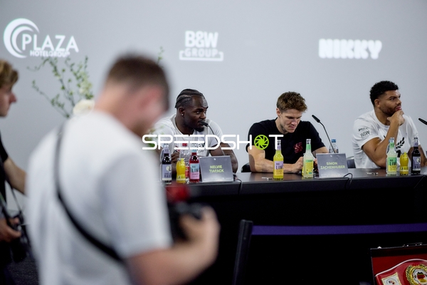 Ringside-Zone Face-Off Pressekonferenz
