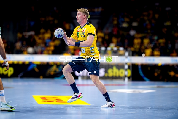 Haukur Thrastarson (25; Rhein Neckar Löwen) wirft aufs Tor