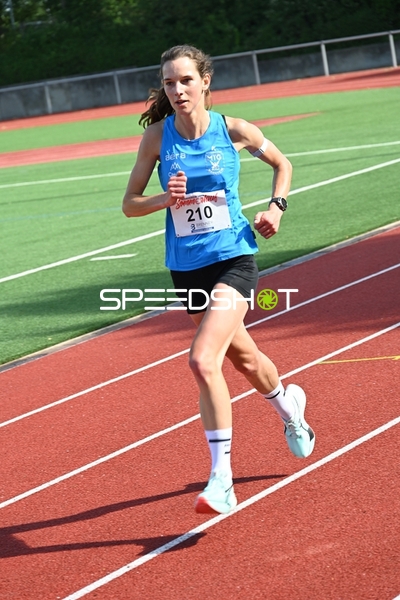 Läuferin auf der Bahn