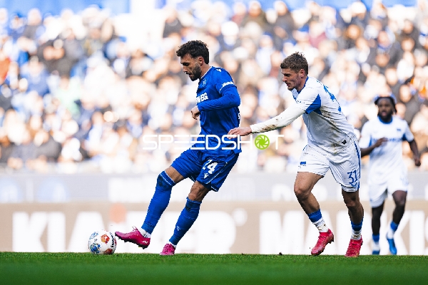 Zweikampf um den Ball