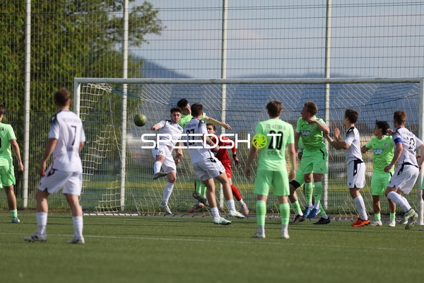 Kopfball im Strafraum