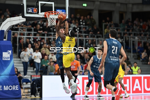 Spielaktion mit Dusan Neskovic (7; MLP Academics Heidelberg)