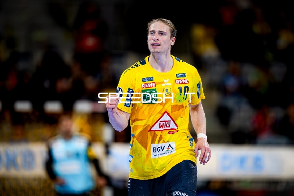 Spieler Juri Knorr (10; Rhein Neckar Löwen) in Position