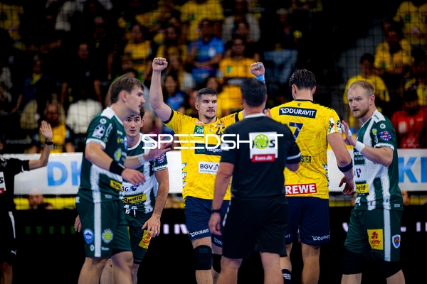 Verteidigung Halil Jaganjac (45; Rhein Neckar Löwen) und Robert Timmermeister (7; Rhein Neckar Löwen) gegen Peter Walz (14; ThSV Eisenach) und Stephan Seitz (44; ThSV Eisenach)