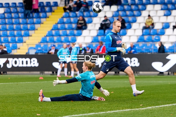 Torwart Laura Dick (1; TSG Hoffenheim Frauen) in Aktion