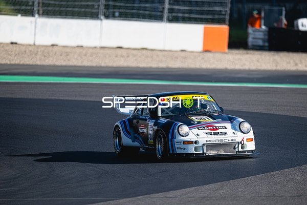 Klassischer Porsche auf der Rennstrecke