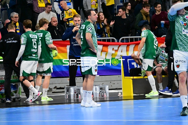 Lasse Ludwig (1; Füchse Berlin) am Spielfeldrand