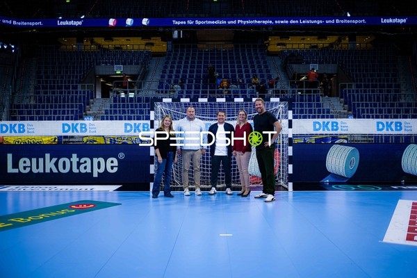 Holger Bachert und Oliver Roggisch vor dem Tor