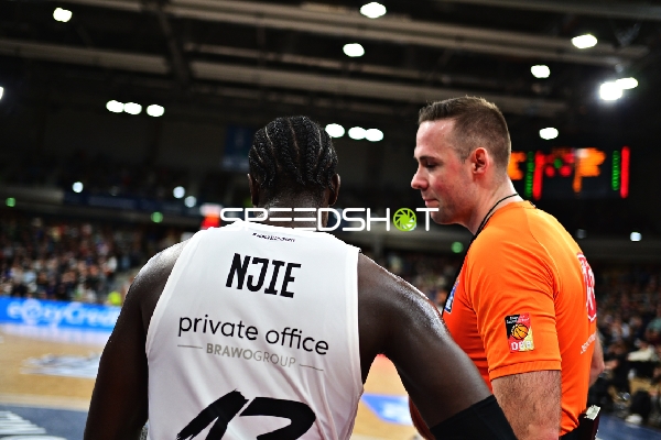 Szene mit Spieler von Team Basketball Löwen Braunschweig