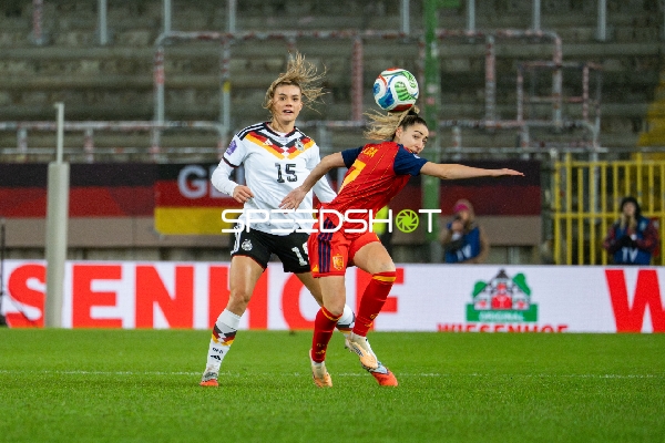 Zweikampf um den Ball