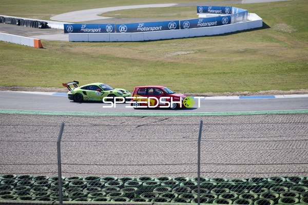 Zwei Fahrzeuge im Rennen auf dem Hockenheimring