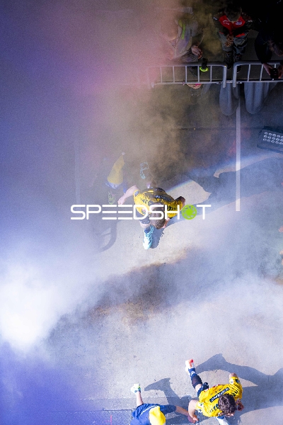 Mathias Larson (4; Rhein Neckar Löwen) und Lukas Sandell (11; Rhein Neckar Löwen) beim Einlaufen