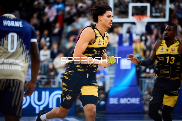 Spielszene mit Lenny Anigbata (12; MHP Riesen Ludwigsburg) und Yorman Polas Bartolo (13; MHP Riesen Ludwigsburg) Spielszene mit Lenny Anigbata (12; MHP Riesen Ludwigsburg), Yorman Polas Bartolo (13; MHP Riesen Ludwigsburg) und DJ Horne (0; MLP Academics Heidelberg) easyCredit BBL-Pokal: MLP Academics Heidelberg – MHP Riesen Ludwigsburg; 19.10.2025 - DJ Horne, Lenny Anigbata, Yorman Polas Bartolo