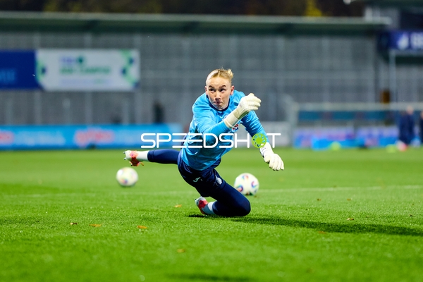 Torwart Laura Dick (1; TSG Hoffenheim Frauen) in Aktion