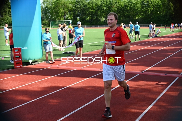 Läufer beim TVE Sommerlauf Edingen 2025