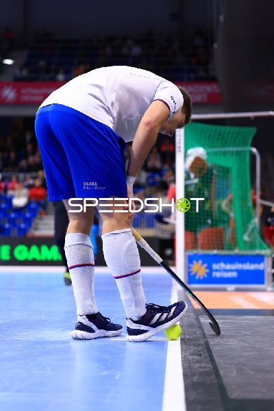 Josef TOMS (10; Tschechien) mit Ball am Schläger