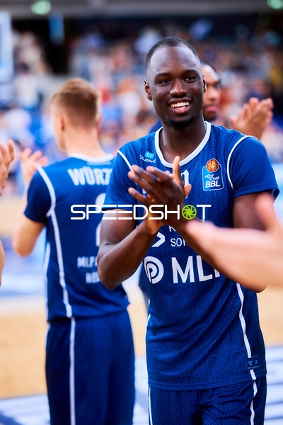 Applaus Bakary Dibba (10;MLP Academics Heidelberg), Niklas Würzner (2;MLP Academics Heidelberg)