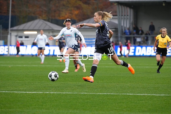 Spieler mit Ball in Aktion