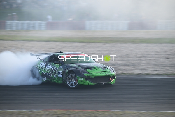 Auto {null_194} driftet