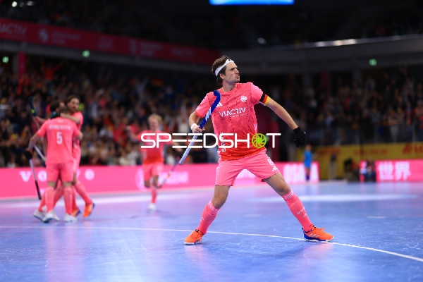 Anton Boeckel (8; Deutschland) jubelt im Vordergrund