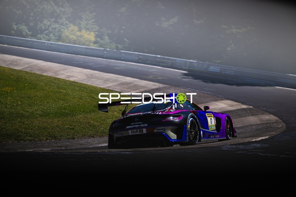 Rennfahrzeug auf der Rennstrecke