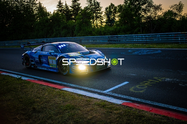 Rennfahrzeug auf der Rennstrecke