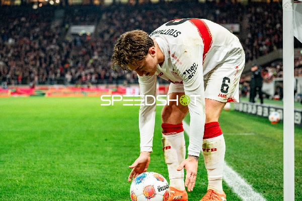 Eckballvorbereitung Angelo Stiller (6; VfB Stuttgart)