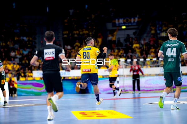 Jannik Kohlbacher (80; Rhein Neckar Löwen) jubelt nach Tor