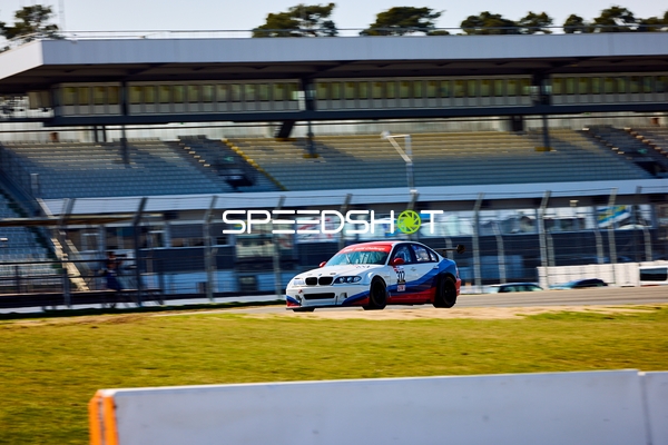 Rennwagen auf dem Hockenheimring bei den DMV Goodyear Racing Days