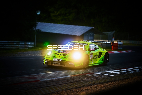 Porsche 911 GT3 R (992) auf der Rennstrecke