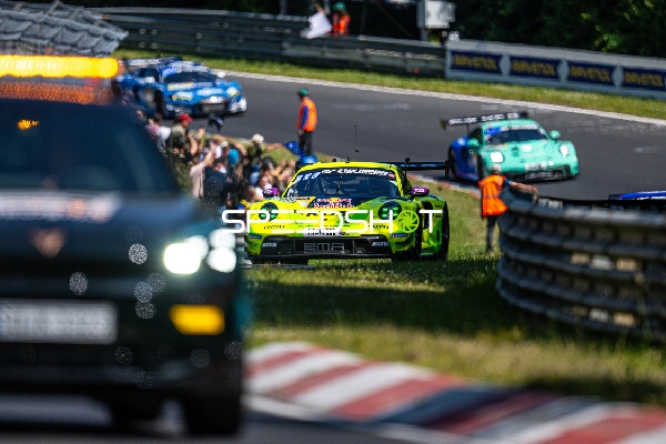 Rennfahrzeuge auf der Strecke