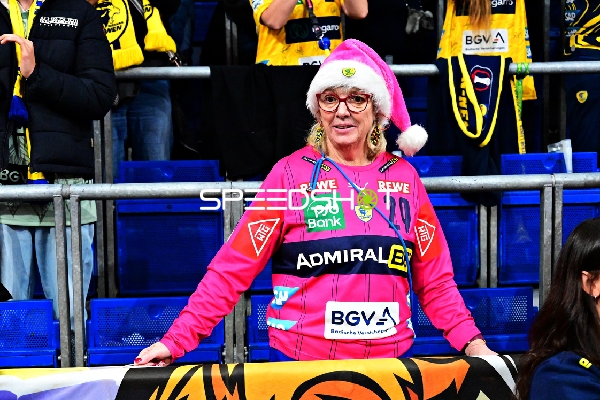 Fan-Szene in der SAP Arena