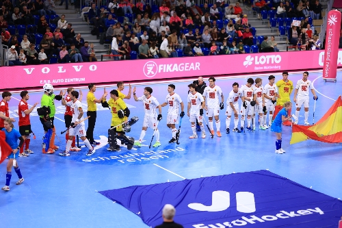 Begrüßung vor dem Spiel