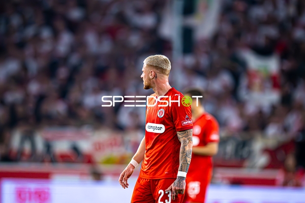 Louis Oppie (23; FC St. Pauli) in Aktion