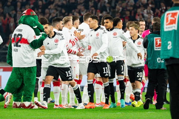 Spieler begrüßen sich