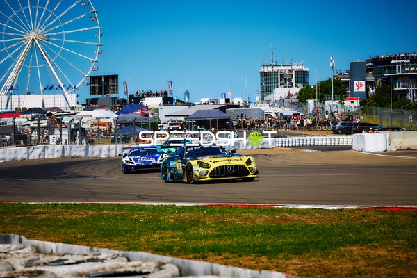 Rennfahrzeuge auf der Rennstrecke