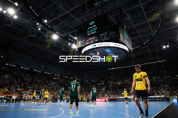 Tim Nothdurft (8; Rhein Neckar Löwen) positioniert sich