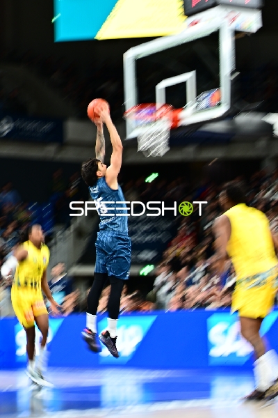 Marcel Keßen (15; MLP Academics Heidelberg) mit Wurf in Korbnähe