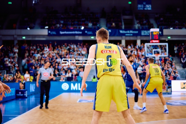 Dynamischer Spielzug im 1. Viertel