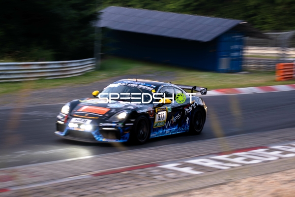 Fahrzeug auf der Rennstrecke