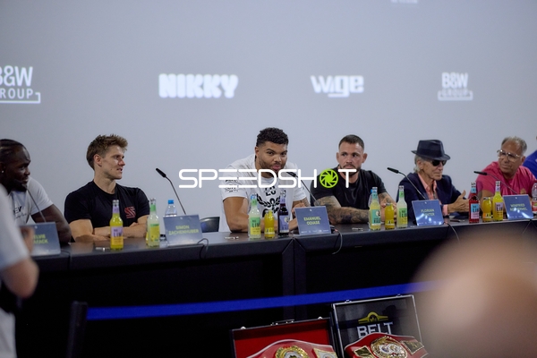 Ringside-Zone Face-Off Pressekonferenz