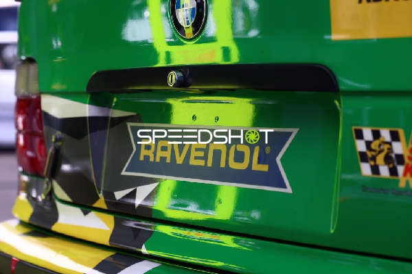 Fahrzeugheck mit Ravenol-Logo bei DMV Goodyear Racing Days