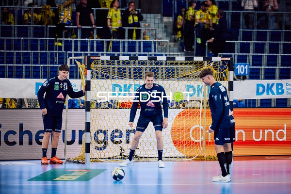 Aufwärmen vor dem Tor.