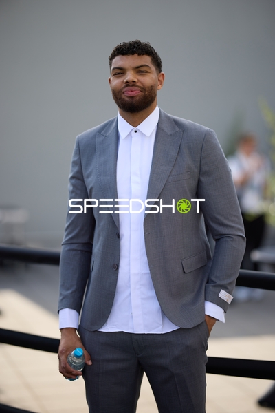 Ringside-Zone Face-Off