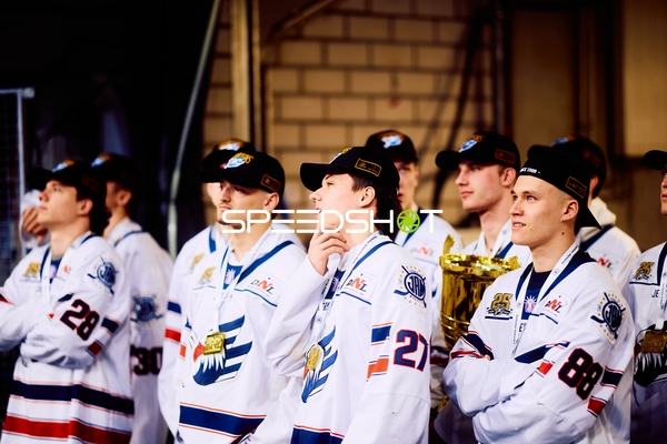 Eisbären Berlin feiern Meisterschaftssieg