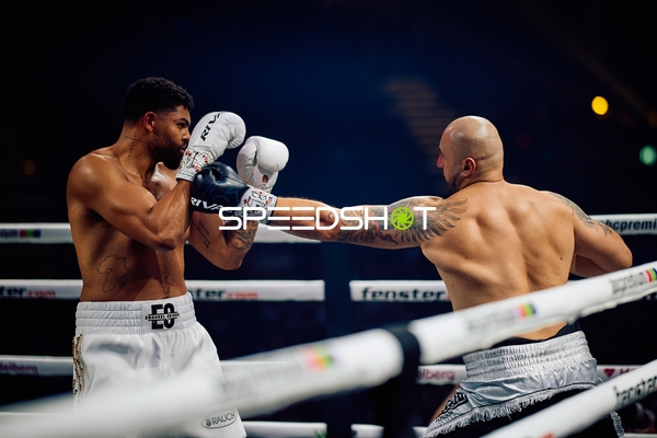 Boxer Schwergewicht Emanuel Odiase (903; VIP) im Ring