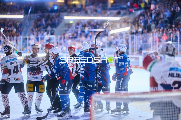 Konfrontation zwischen Adler Mannheim und Eisbären Berlin