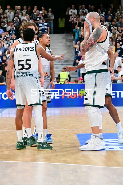 Basketball-Situation mit Eli Brooks (55; Gladiators Trier)