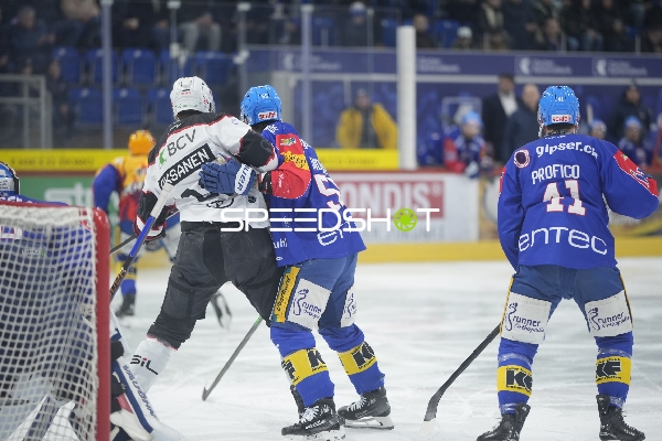 Kampf vor dem Tor in der Swiss Arena