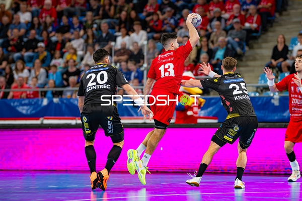 Juan De la Pena (13; SG BBM Bietigheim) wirft aufs Tor